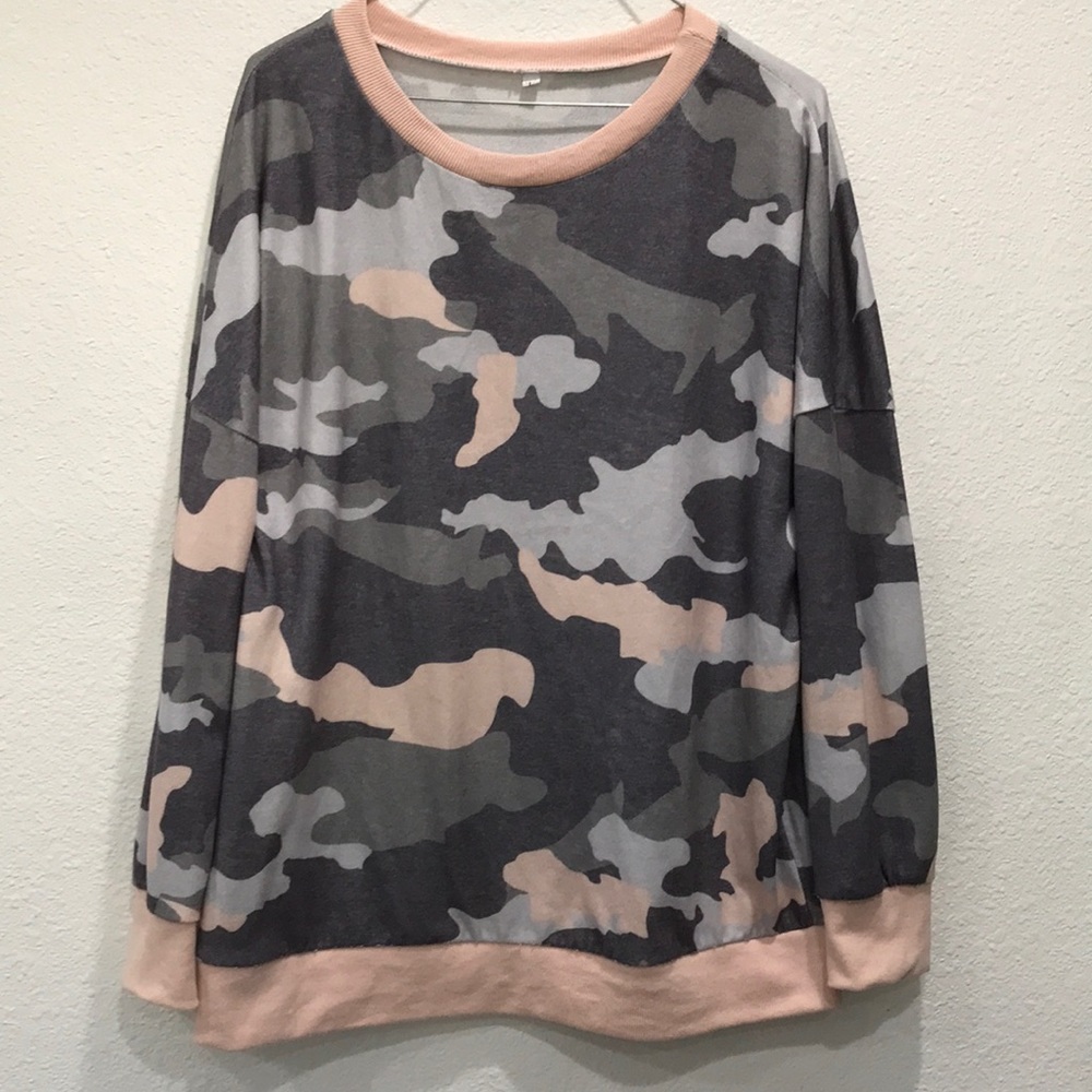 Camo pull over sweater light weight. Size Large. Pink and gray.